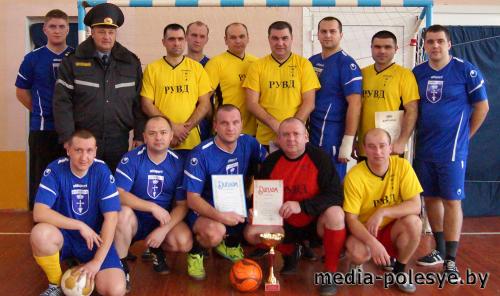 Финишировал чемпионат Лунинецкого района по мини-футболу среди правоохранительных органов Финишировал чемпионат Лунинецкого района по мини-футболу среди правоохранительных органов