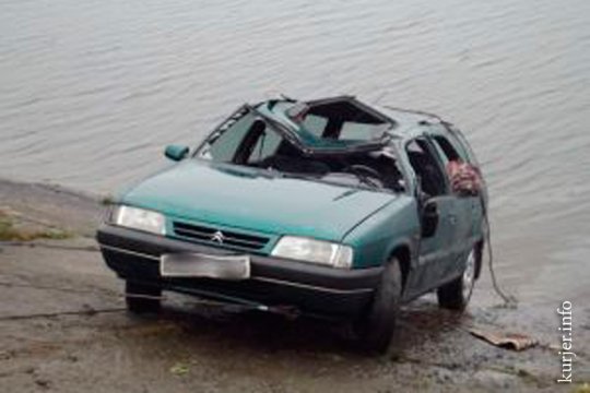 Автомобиль упал в водохранилище, водитель погиб