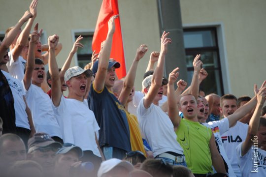 Чтобы поддержать. Интервью с одним из заводящих фанатского сектора ФК «Слуцк»