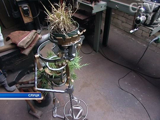 Видео-подборка слуцкого. Скульптуры из металла, асфальт в Болотчицах и драка слуцких фанатов