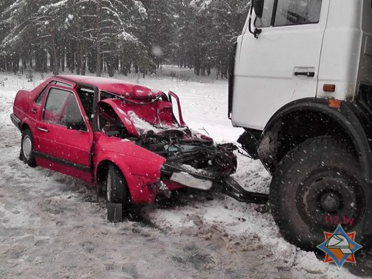 В Светлогорске столкнулись МАЗ и Фольксваген, есть пострадавший