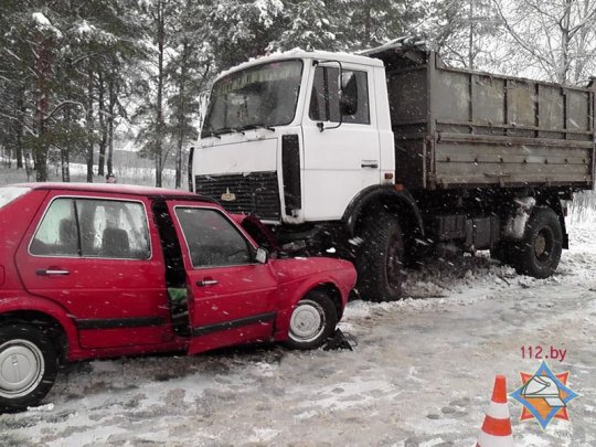 В Светлогорске столкнулись МАЗ и Фольксваген, есть пострадавший