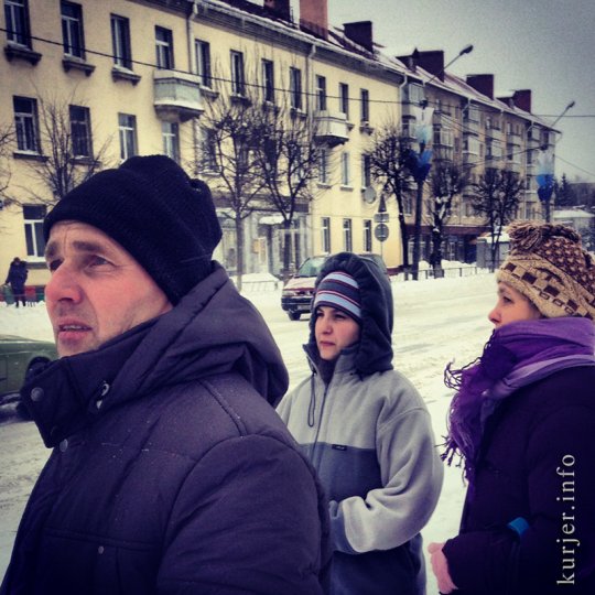 Фотоокна. 16 декабря 2012. Люди и метелица