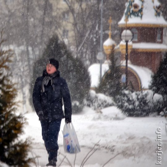 Фотоокна. 16 декабря 2012. Люди и метелица