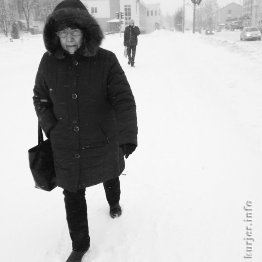 Фотоокна. 16 декабря 2012. Люди и метелица