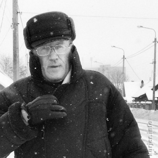 Фотоокна. 16 декабря 2012. Люди и метелица