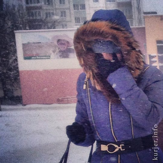 Фотоокна. 16 декабря 2012. Люди и метелица