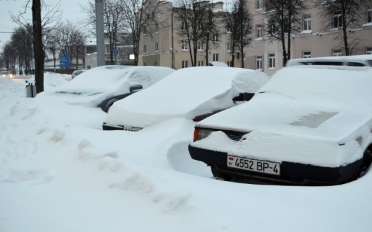 В снежной западне – небольшой фотосюжет с городских улиц