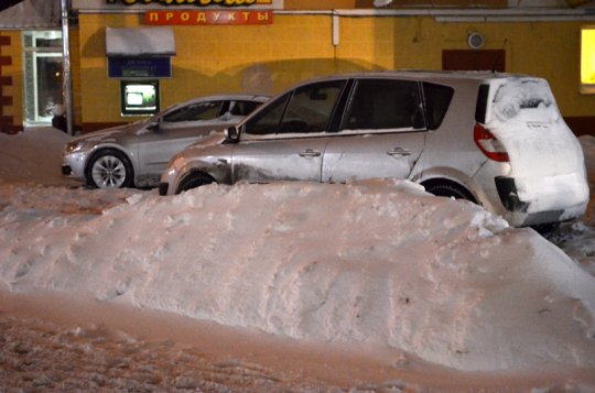 В снежной западне – небольшой фотосюжет с городских улиц