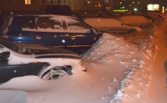 В снежной западне – небольшой фотосюжет с городских улиц