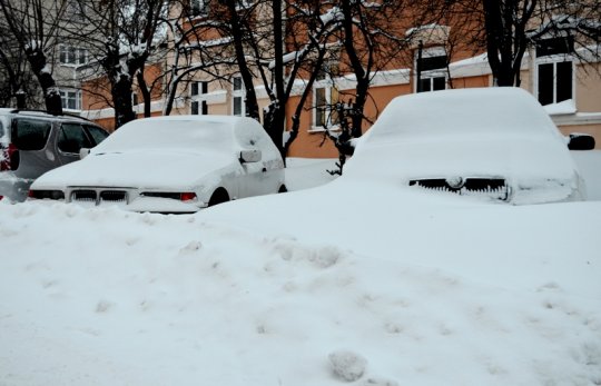 В снежной западне – небольшой фотосюжет с городских улиц
