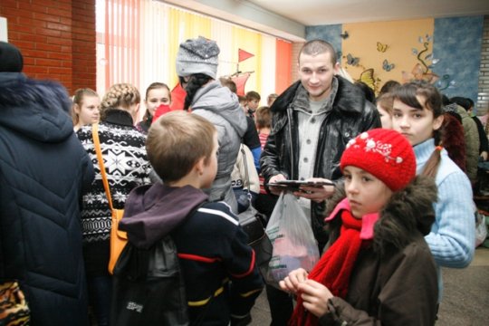 В СШ №1 прошла традиционная ярмарка «Милосердие». Фоторепортаж