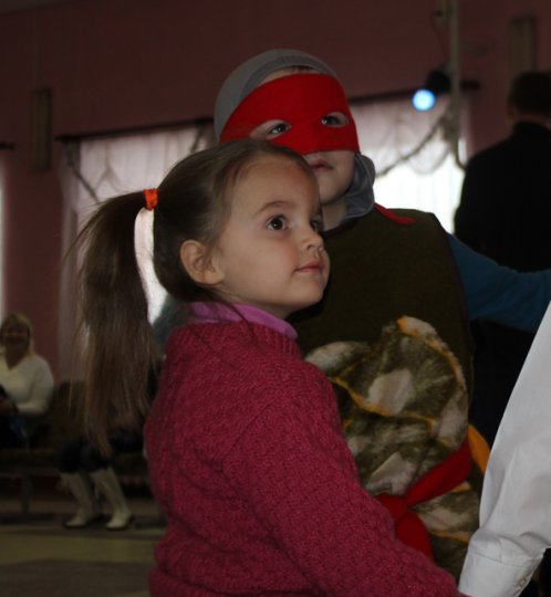 В «Ровеснике» прошли праздники для детишек из неблагополучных семей и детей-инвалидов