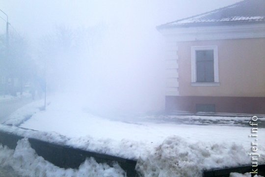 Возле музея горящую машину тушили снежками (обновлено)