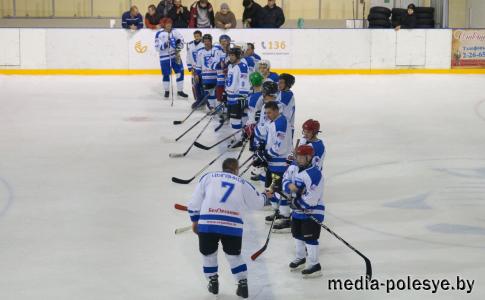 Рождественский турнир по хоккею выиграл ХК «Лунинец»