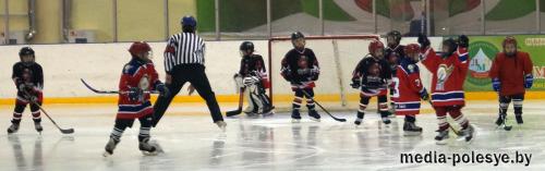 «Лунинец» обыграл минскую команду «Пираньи»