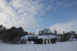 И стар, и млад –в прорубь норовят И стар, и млад –в прорубь норовят