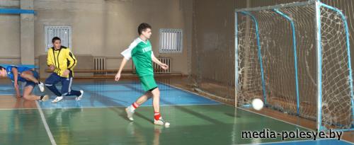 Турнир по мини-футболу, посвящённый памяти воинов-афганцев, стартовал в Лунинце