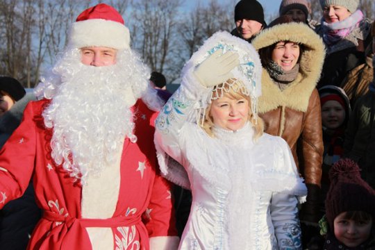 Дедов Морозов много не бывает