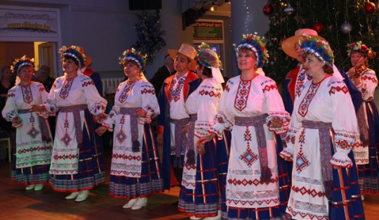 На новогоднем балу повеселились старики