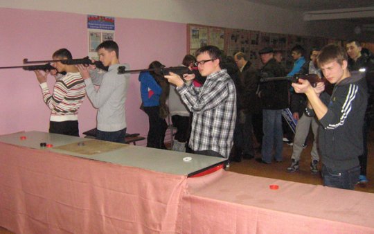 Соревнования по зимнему многоборью прошли в лесу