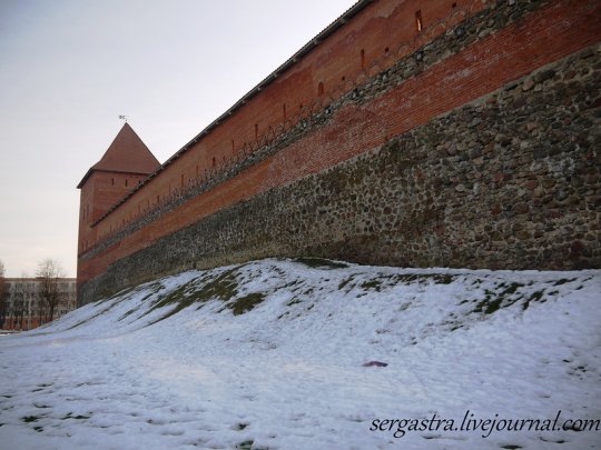 Фоторепортаж из Лидского замка. Год 2013-й (фото)