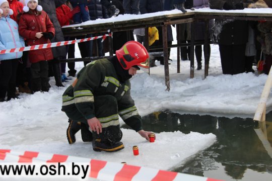 Православные верующие Ошмян отпраздновали Крещение Господне. Фоторепортаж