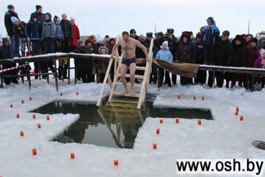 Православные верующие Ошмян отпраздновали Крещение Господне. Фоторепортаж