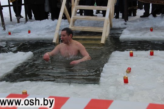 Православные верующие Ошмян отпраздновали Крещение Господне. Фоторепортаж