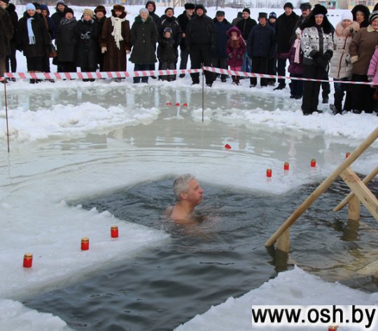 Православные верующие Ошмян отпраздновали Крещение Господне. Фоторепортаж