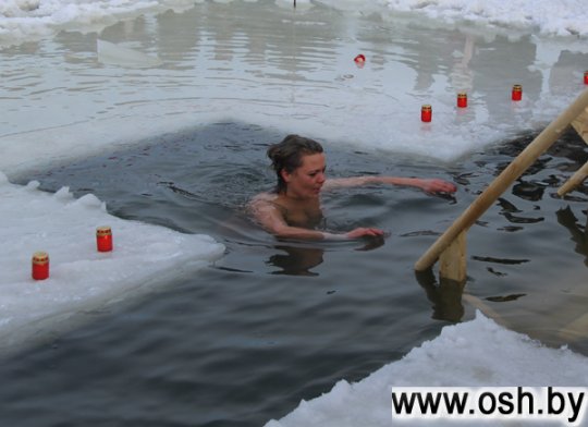 Православные верующие Ошмян отпраздновали Крещение Господне. Фоторепортаж