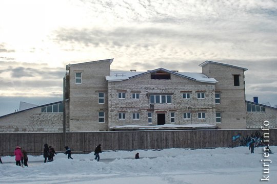 Строительство здания на стадионе запланировано завершить в июне