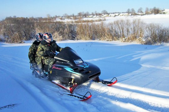 Полоцкие пограничники осваивают снегоходы
