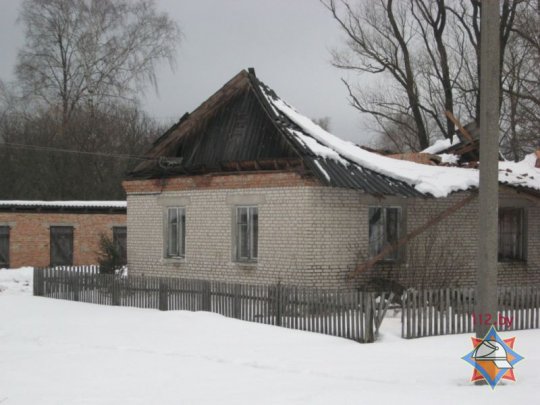 В Петриковском районе обвалилась крыша почты и медпункта (фото)