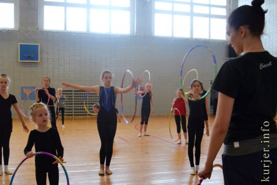 Олимпийская медалистка по художественной гимнастике провела тренировку в Слуцке