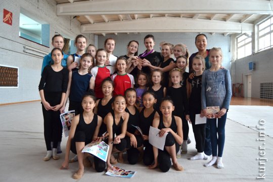 Олимпийская медалистка по художественной гимнастике провела тренировку в Слуцке