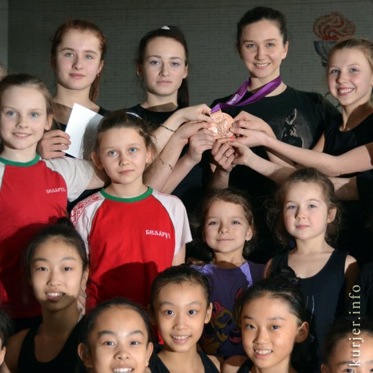 Олимпийская медалистка по художественной гимнастике провела тренировку в Слуцке
