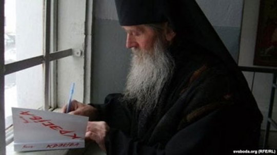 Інак Мікалай: Малюся за вяртанне бел-чырвона-белага сцяга