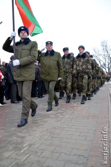 Министерство обороны подарило Слуцку боевую машину десанта