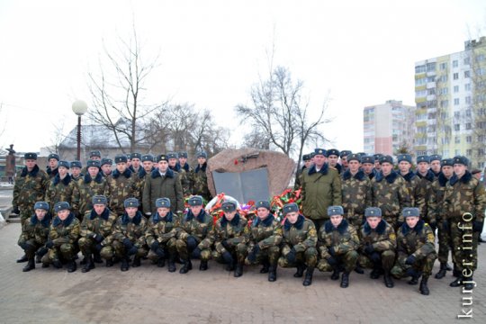 Министерство обороны подарило Слуцку боевую машину десанта