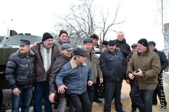 Министерство обороны подарило Слуцку боевую машину десанта