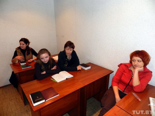 Бывшие наркоманы под Светлогорском выращивают огурцы и думают о Боге