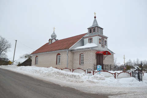 У вёсцы Дзеркаўшчына на Грамніцы праваслаўныя вернікі асвяцілі свечкі