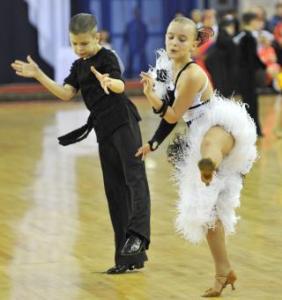 С медалями вернулись лунинецкие танцоры с 1-го чемпионата Беларуси по спортивным бальным танцам