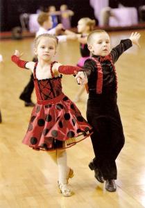 С медалями вернулись лунинецкие танцоры с 1-го чемпионата Беларуси по спортивным бальным танцам