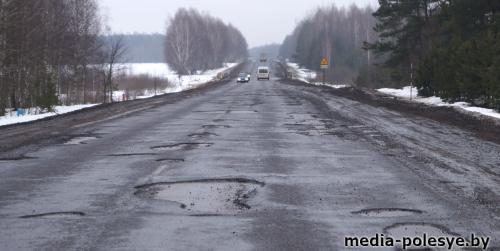 «Убитые» дороги после зимы – головная боль дорожников и водителей