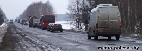 «Убитые» дороги после зимы – головная боль дорожников и водителей