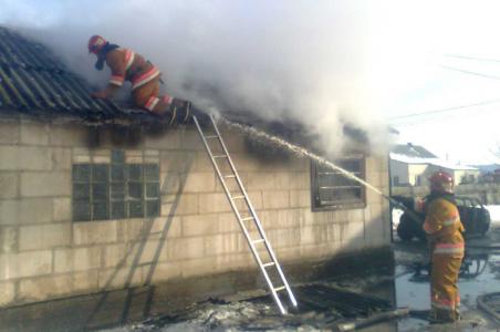 В Лунинце сгорел гараж и машина в нём