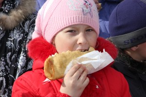 Масленица продолжается: массово прошел народный праздник в агрогородке Белая Дуброва