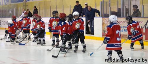 На ледовой арене «Олимп-2011» открылся детский хоккейный турнир